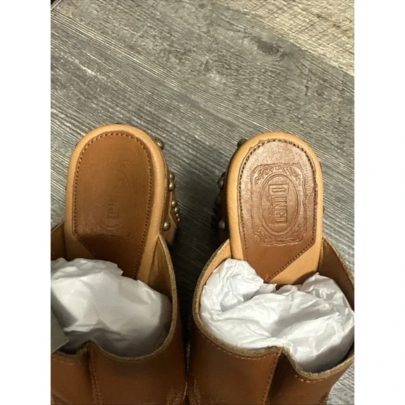 Dingo Women's Free Spirit Wooden Sandals DI2331 TAN Size 7